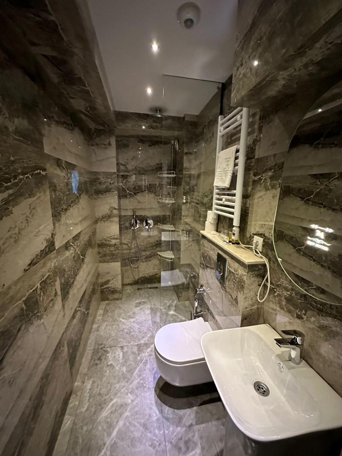 M 1 T Hotel Tbilisi Exterior foto