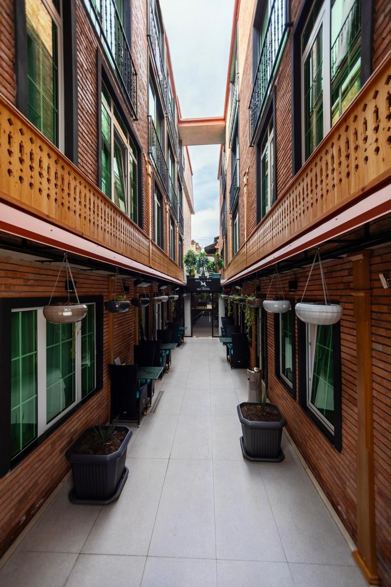M 1 T Hotel Tbilisi Exterior foto