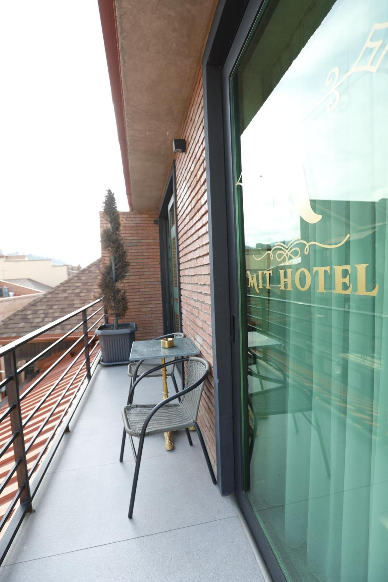 M 1 T Hotel Tbilisi Exterior foto