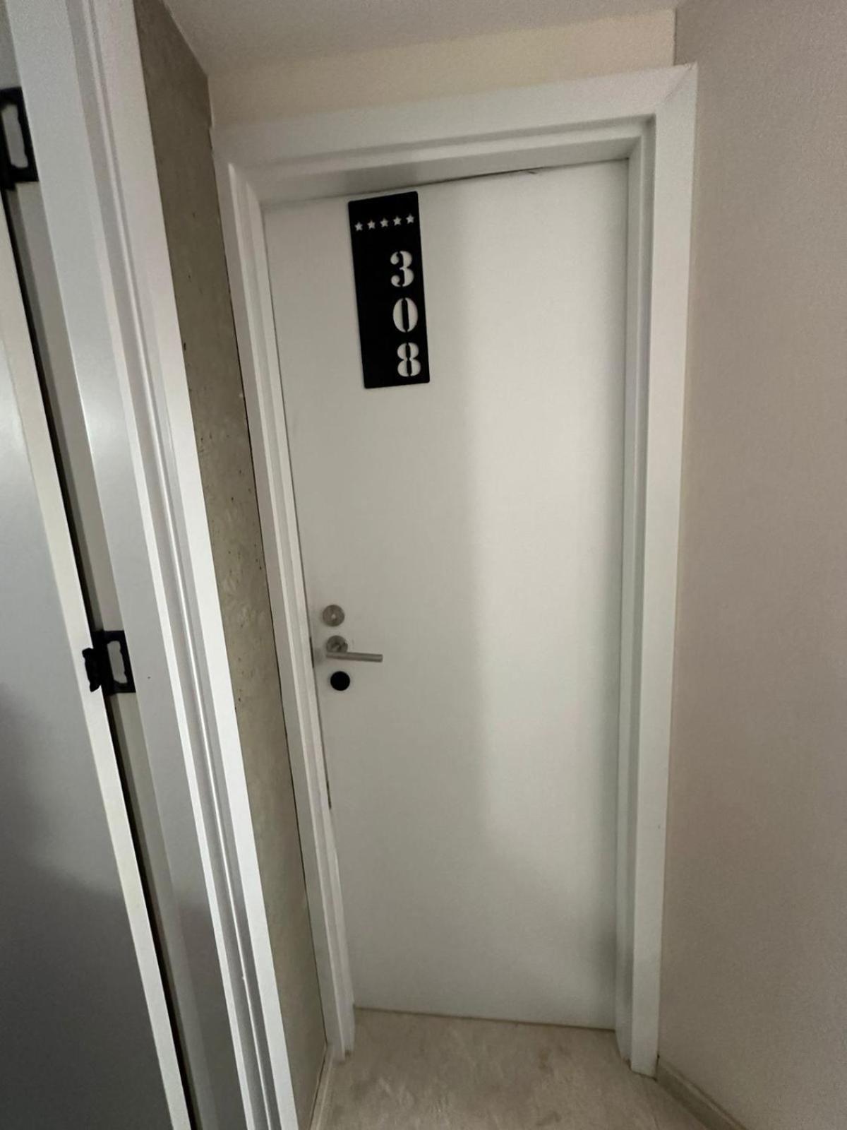 M 1 T Hotel Tbilisi Exterior foto