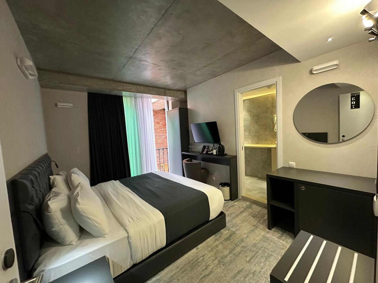 M 1 T Hotel Tbilisi Exterior foto